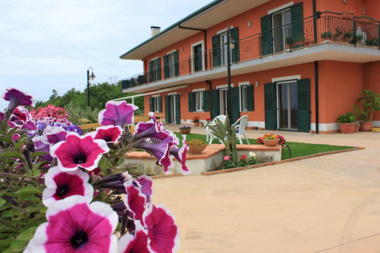 Bella Vista B&B 몬테코르비노 푸글리아노 외부 사진